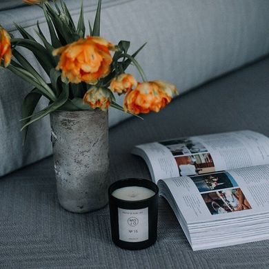 Ароматическая свеча с древесно-цветочным ароматом Mojo Amber, Patchouli #18 220 г